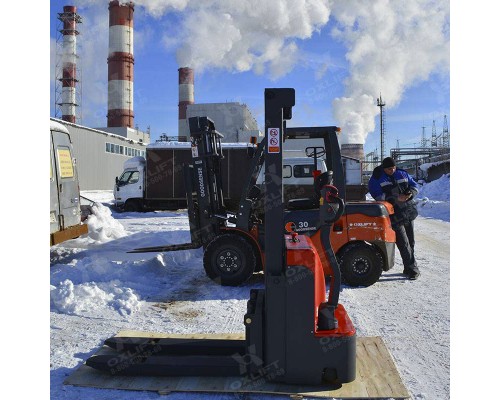 Самоходный штабелер AX 3010 Li-Ion Oxlift 3000 мм 1000 кг
