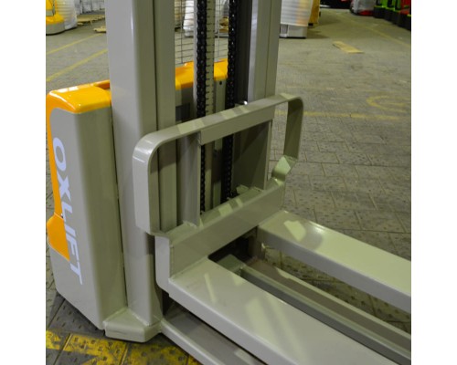 Самоходный штабелер AX 1030E Oxlift 3000 мм 1000 кг