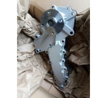 Помпа (насос водяной) двигателя Kubota 2403 с прокладкой в сборе