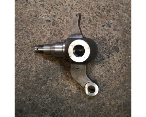 Кулак поворотный правый УМ погрузчика Toyota 02-7FD18 (RH) 432111360071
